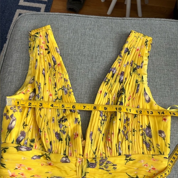 Mac Duggal Long Sleeveless Formal Floral Chiffon Maxi Yellow Dress Size 4 - Picture 10 of 16